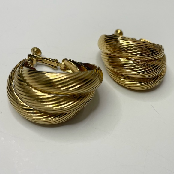 Vintage❤️ Napier Clip on Hoop Earrings - Picture 3 of 3